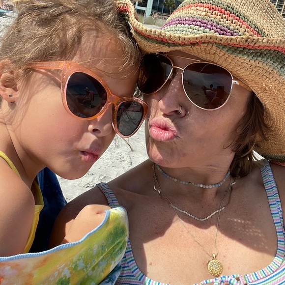 Meet your Posher, Meghan - Picture 2 of 3